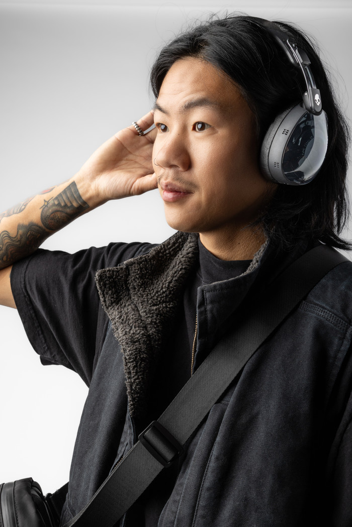 Skullcandy Aviator 900 ANC Black product in use
