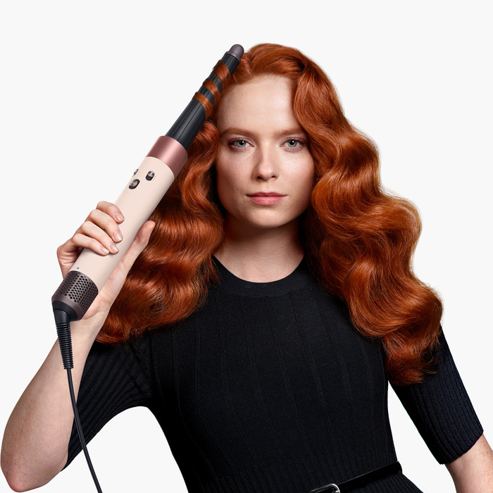 Dyson Airwrap i.d. Straight + Wavy Ceramic Pink produit à l'usage