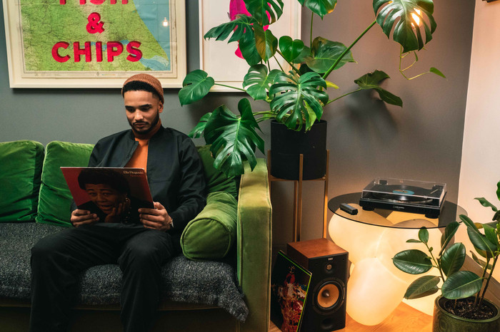 Audio-Technica AT-LP60XBT Black product in use