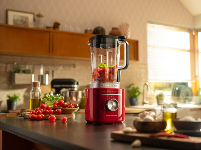 KitchenAid Pure Power 5KSB2073EER Empire Red product in use