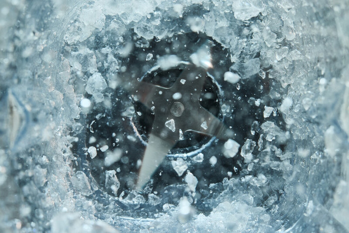 KitchenAid Pure Power 5KSB2073EDG Charcoal Gray product in use