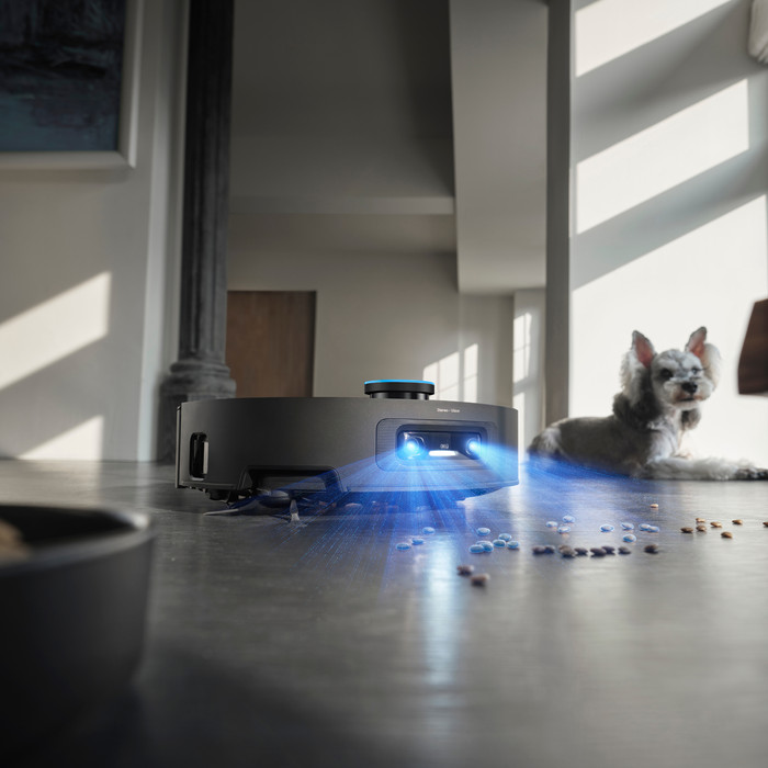 Dreame Aqua 10 Ultra Roller Complete Black product in use