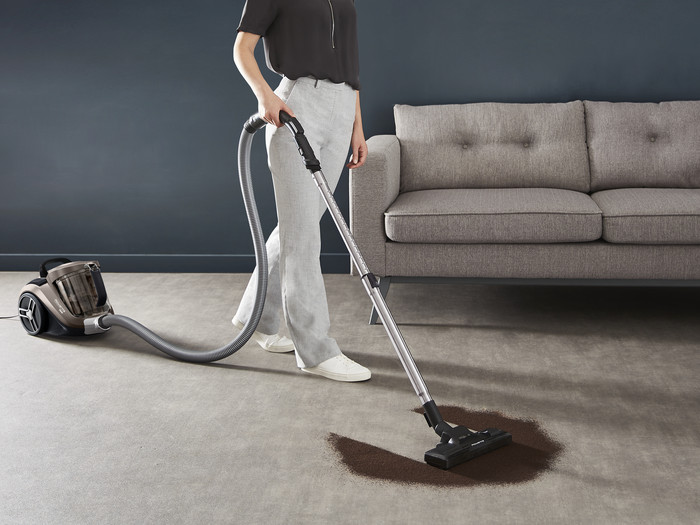 Rowenta Compact Power XXL RO4B30 product in use