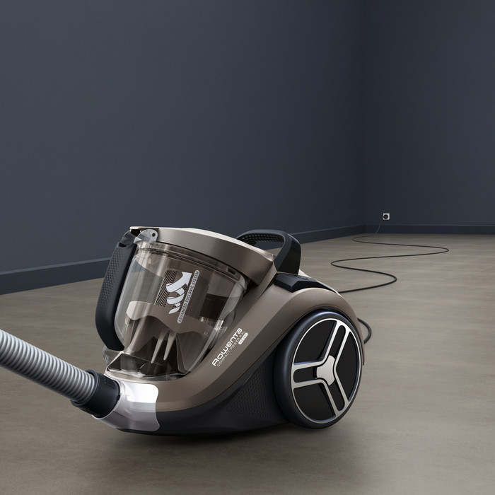 Rowenta Compact Power XXL RO4B30 product in use