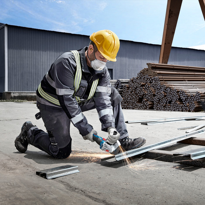 Bosch Professional GWS 18 V-8 S Batterie 5,0 Ah GBA (x2) Kit de Démarrage produit à l'usage