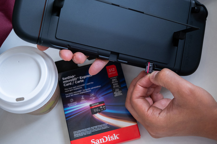 SanDisk MicroSD Express Card 512GB 650MB/s product in gebruik