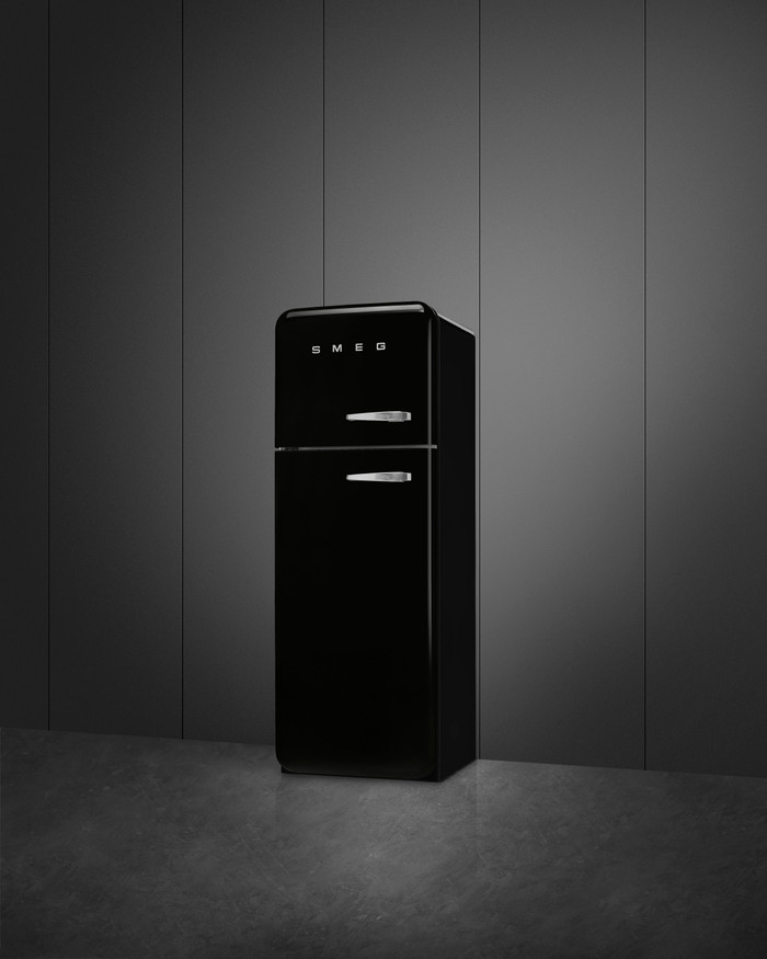 SMEG FAB30LBL6 product in use