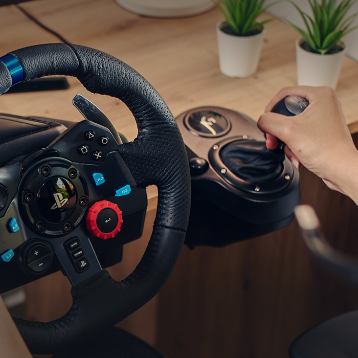 Logitech G29 SE PlayStation and PC + Driving Force Shifter product in use