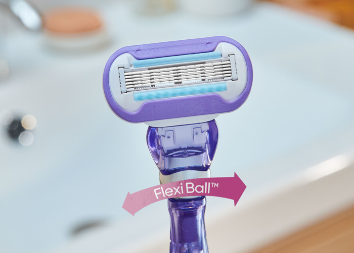 Gillette Venus Extra Smooth Swirl + 9 Navulmesjes product in gebruik