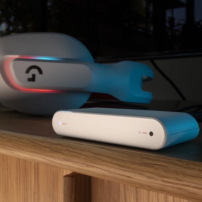 Logitech G Astro A20 X LIGHTSPEED Wit product in gebruik