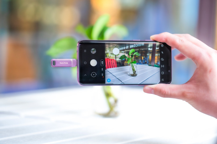 SanDisk Ultra Dual Drive USB-C 256 Go Lavender produit à l'usage