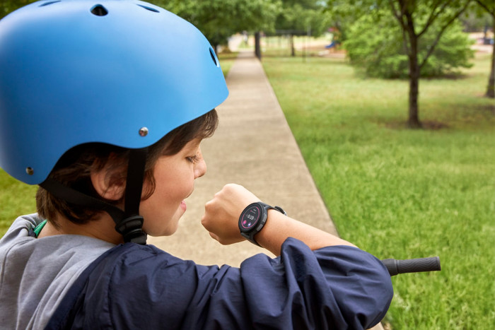 Garmin Bounce 2 Paars product in gebruik