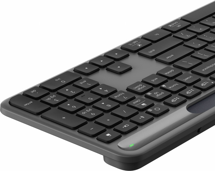 Logitech Signature Slim Solar+ Wireless Keyboard AZERTY detail