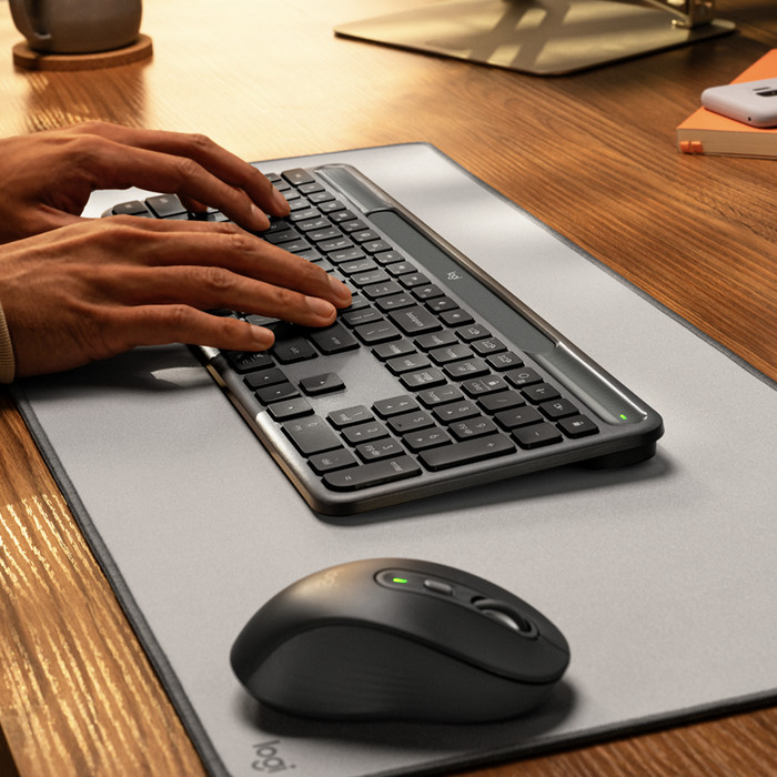 Logitech Signature Slim Solar+ Wireless Keyboard AZERTY product in use