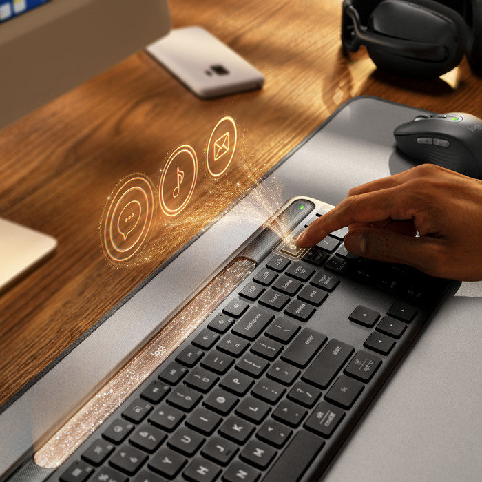 Logitech Signature Slim Solar+ Wireless Keyboard AZERTY product in use