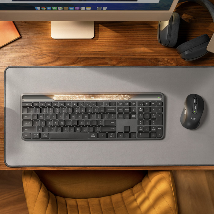 Logitech Signature Slim Solar+ Wireless Keyboard AZERTY product in use