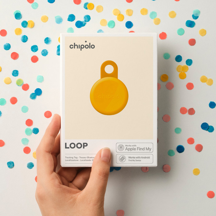 Chipolo LOOP Yellow product in use