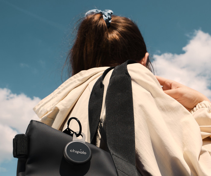 Chipolo LOOP 4-pack Black product in use