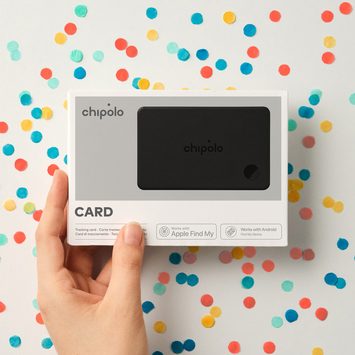 Chipolo CARD product in use