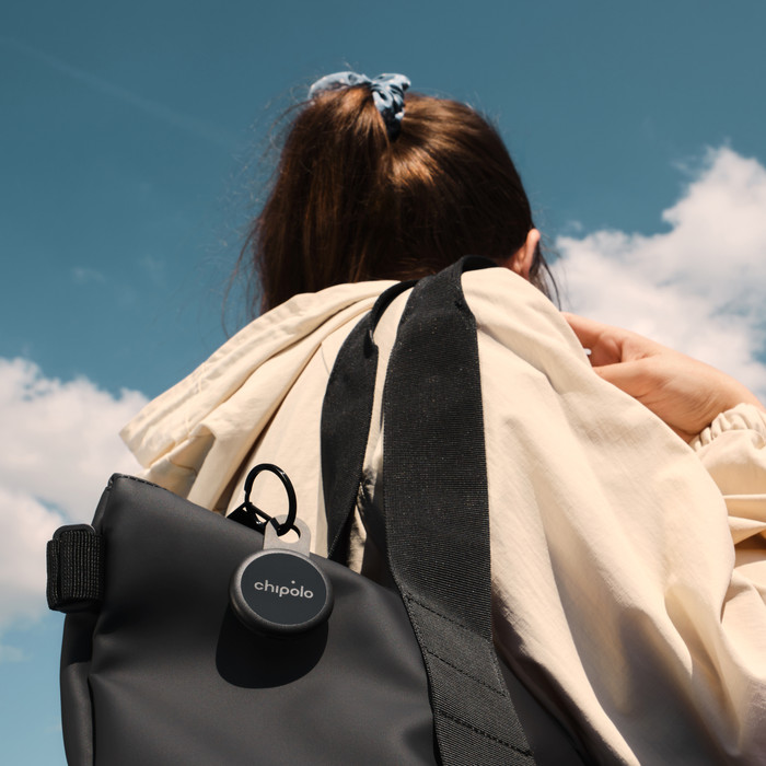 Chipolo CARD + LOOP Zwart product in gebruik