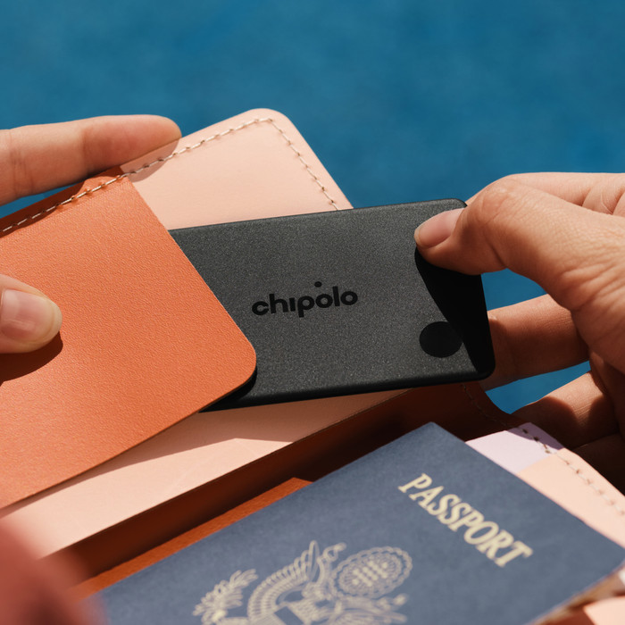 Chipolo CARD + LOOP Zwart product in gebruik