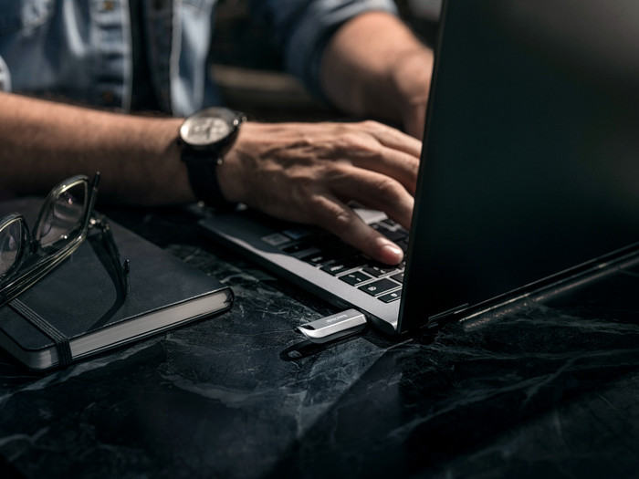 SanDisk Ultra Luxe USB-C 512GB product in gebruik