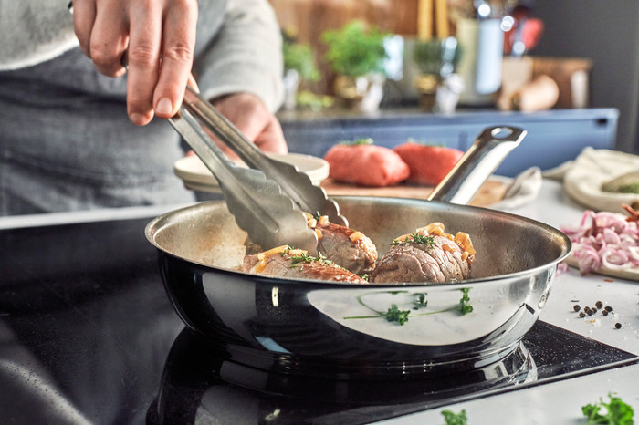 Demeyere Cosi 3 RVS Koekenpan 24 cm product in gebruik