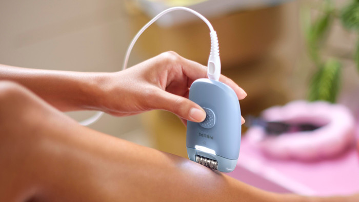 Philips Series 4000 BRE247/00 product in use