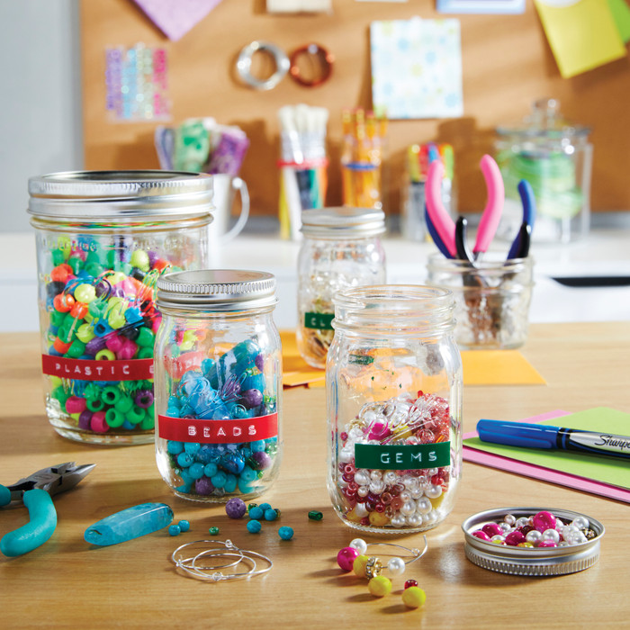 DYMO Embossing Tape 9mm 3 kleuren pack product in gebruik