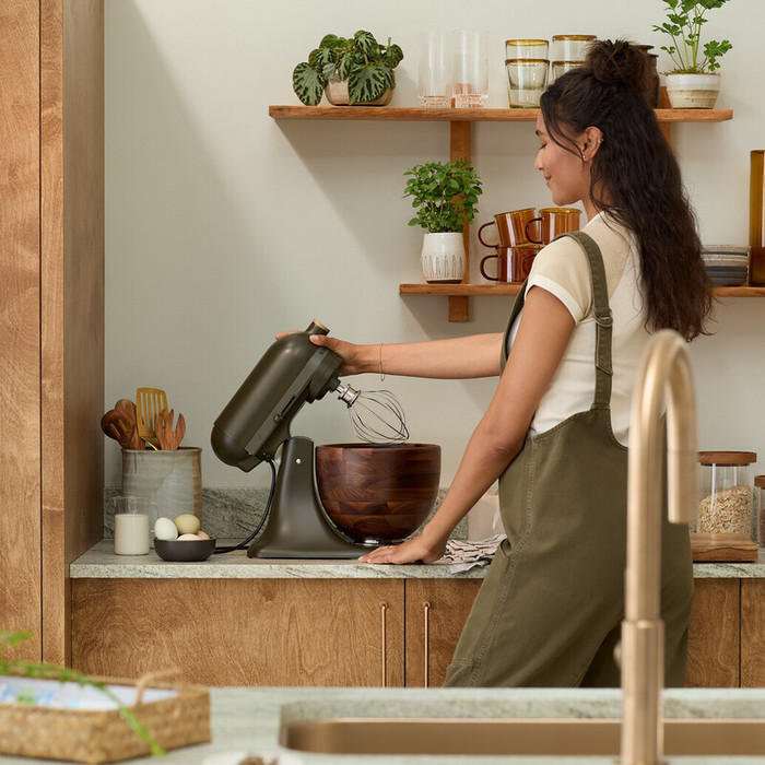 KitchenAid Artisan Design Mixer 5KSM180WSEEG Evergreen product in use