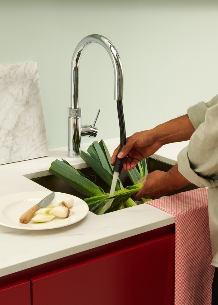 Quooker COMBI+ + Quooker Flex Round Chrome product in use