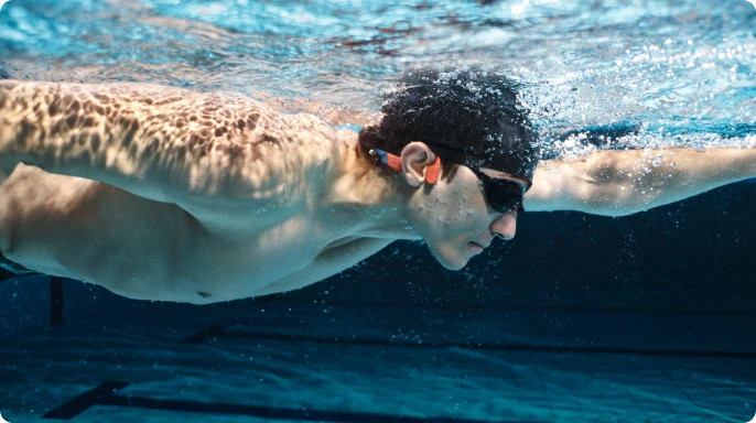 Shokz OpenSwim Pro USB-C Gris produit à l'usage