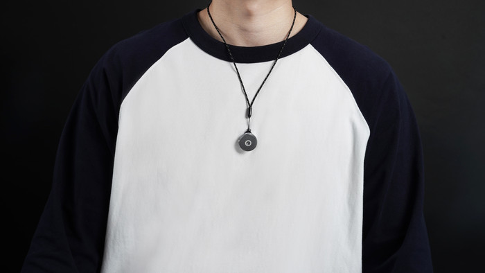 OBSBOT VOX Wireless + Oplaadcase product in gebruik