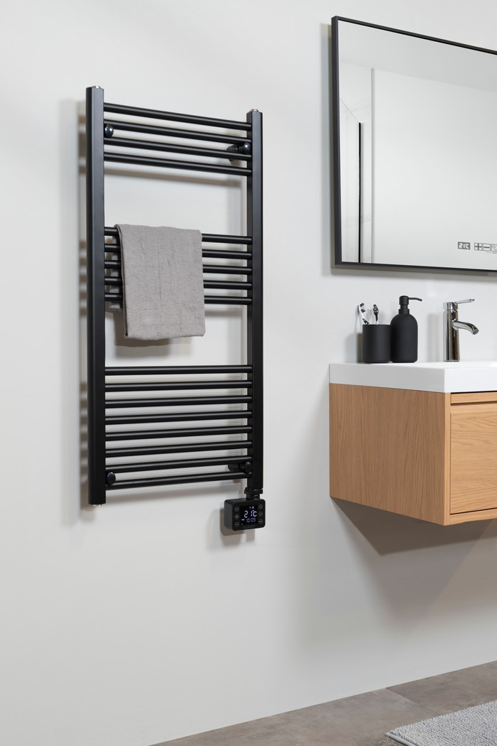 Eurom Sani Bathroom Radiator 800 WiFi Black product in use