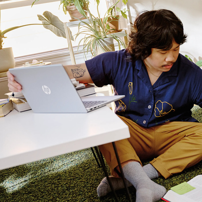 HP Laptop 14-em0973nd product in use