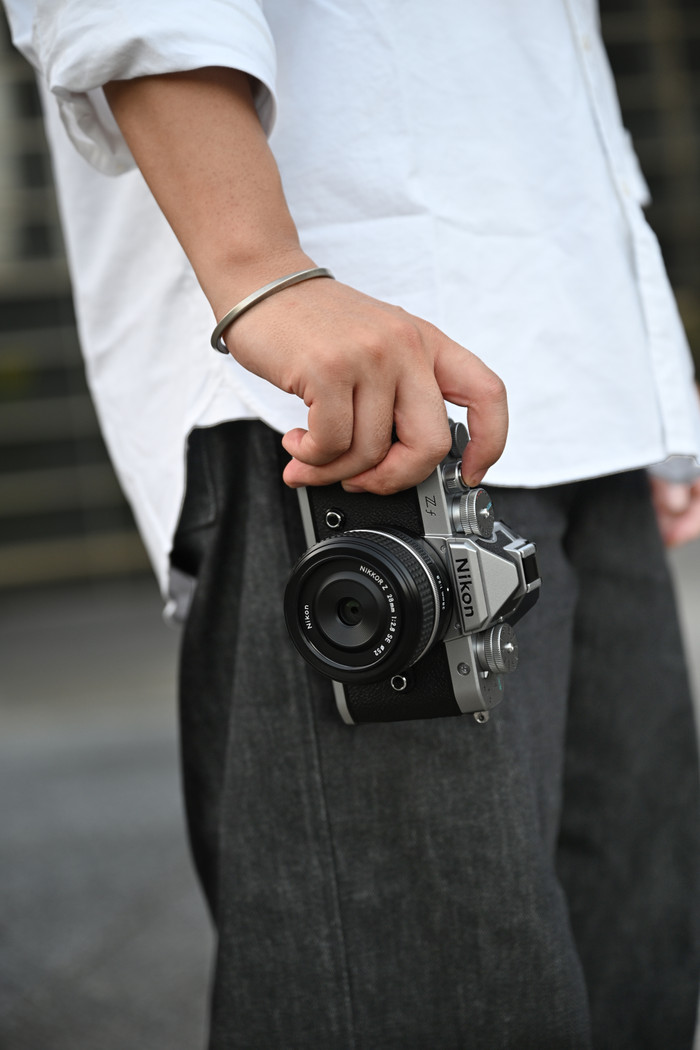 Nikon Z f Zilver + NIKKOR Z 40mm f/2.0 visual leverancier