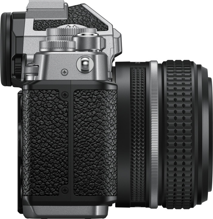 Nikon Z f Zilver + NIKKOR Z 40mm f/2.0 rechterkant