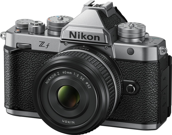 Nikon Z f Zilver + NIKKOR Z 40mm f/2.0 rechterkant