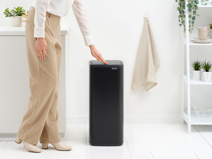 Brabantia Bo Touch Bin 30 Liter Matt Black detail