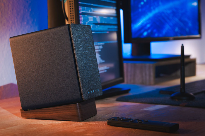 Onkyo GX-10DB Black product in use