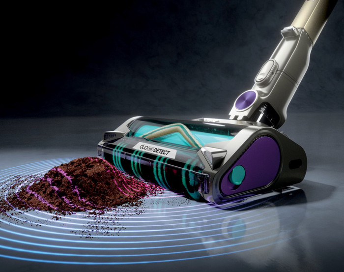 Shark PowerDetect Pet IP1251EUT product in use