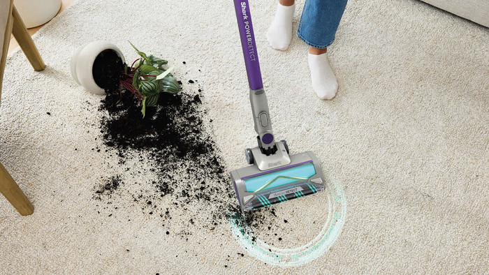 Shark PowerDetect Pet IP1251EUT product in use