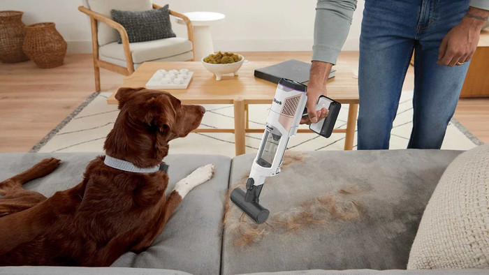 Shark Detect Clean & Empty IW3612EU product in use