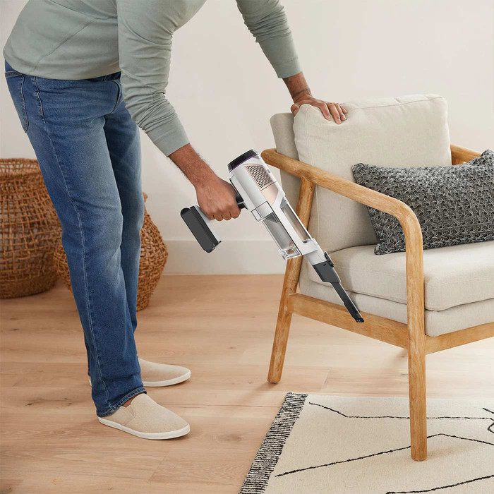 Shark Detect Pet Clean & Empty IW3612EUT detail