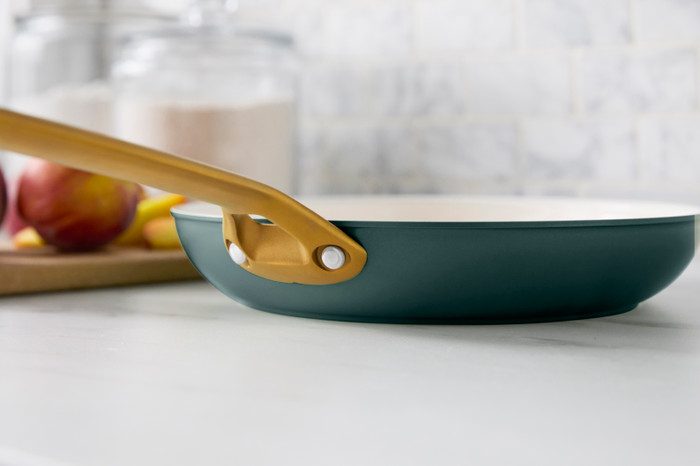 GreenPan Padova Reserve 20 + 26 cm koekenpannenset Pine Green detail