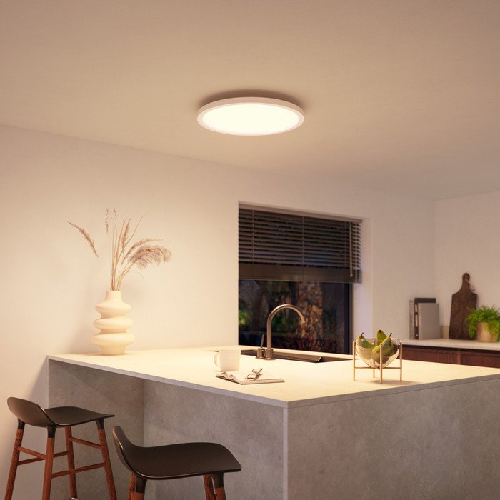 Philips Hue Devote Plafondlamp - White and Color - Rond - Wit - Medium product in gebruik