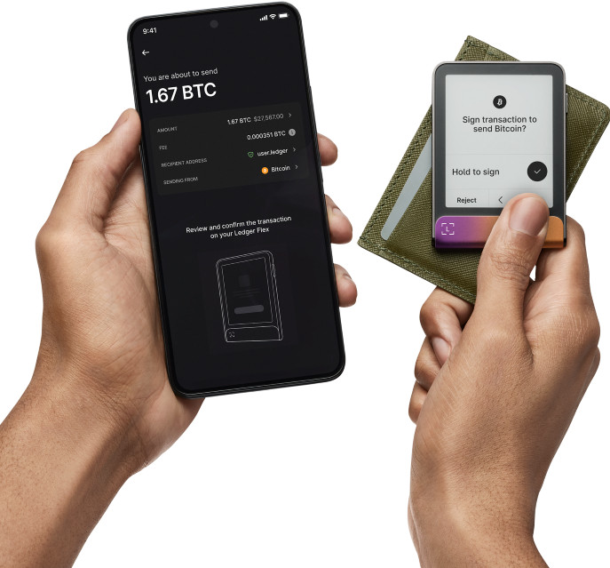 Ledger Flex incl. Recovery Key Ferro Fuchsia product in gebruik