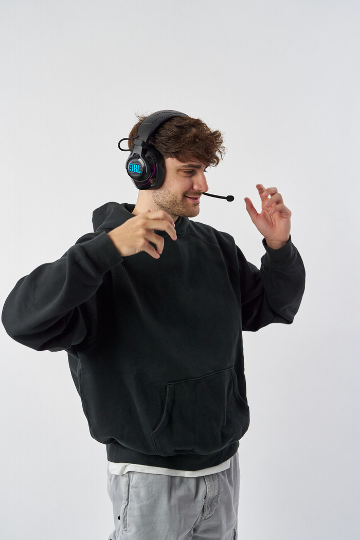 JBL Quantum 910 Wireless product in gebruik