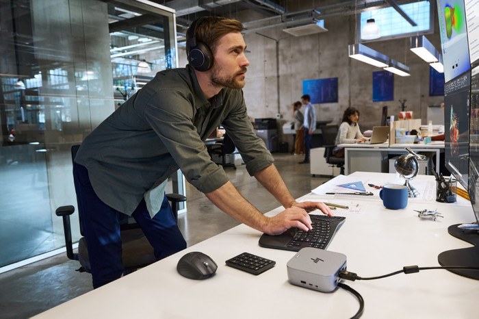 HP 780M Ultra-Fast Scroll Draadloze Muis product in gebruik