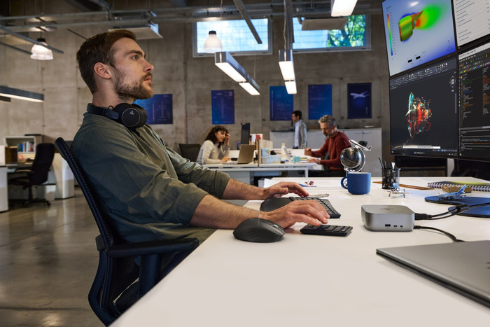 HP 780M Ultra-Fast Scroll Draadloze Muis product in gebruik